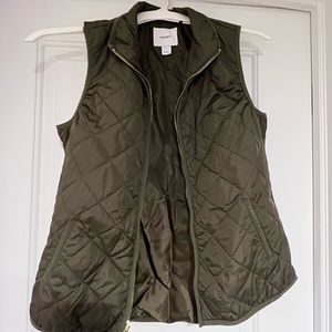 Women’s old navy hunter green vest